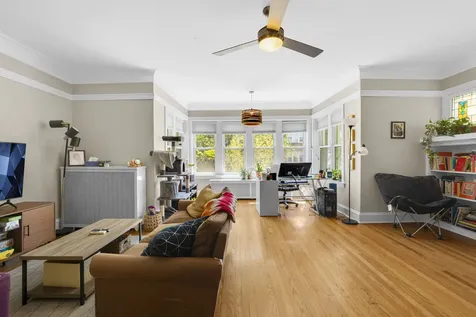 2604 West Argyle Street Chicago IL 60625