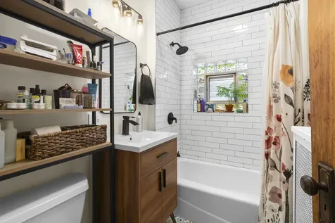 2604 West Argyle Street Chicago IL 60625