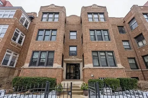 718 West Bittersweet Place Chicago IL 60613