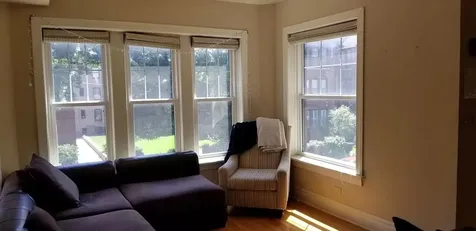 718 West Bittersweet Place Chicago IL 60613