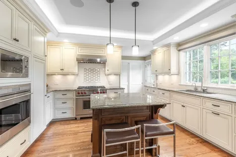 6657 North Le Mai Avenue Lincolnwood IL 60712
