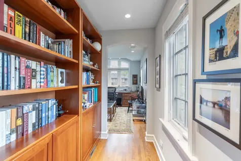 6657 North Le Mai Avenue Lincolnwood IL 60712