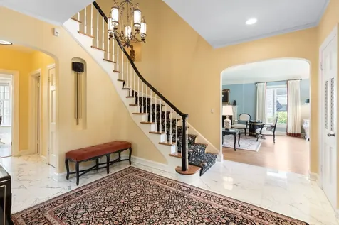 6657 North Le Mai Avenue Lincolnwood IL 60712
