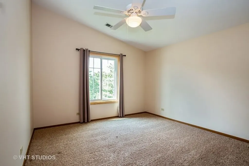 1517 Commodore Court Schaumburg IL 60193