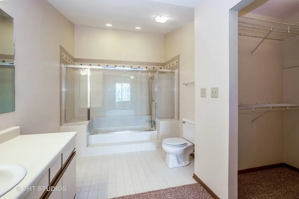 1517 Commodore Court Schaumburg IL 60193
