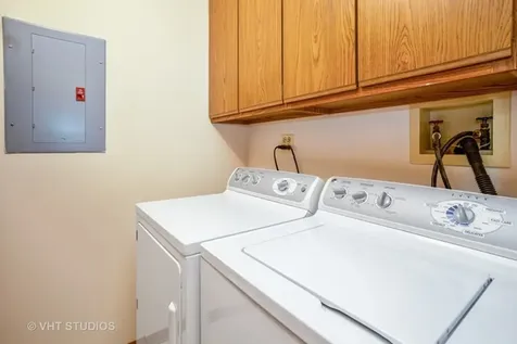 1517 Commodore Court Schaumburg IL 60193