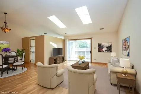 1517 Commodore Court Schaumburg IL 60193