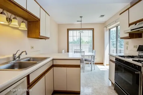 1517 Commodore Court Schaumburg IL 60193