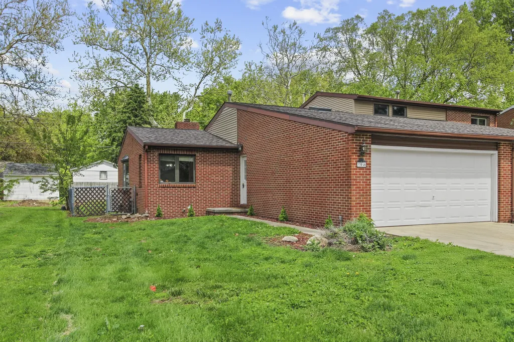 3304 Halifax Drive Champaign IL 61822