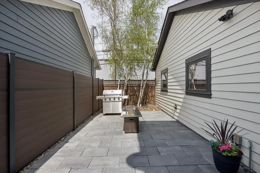 2148 West Giddings Street Chicago IL 60625