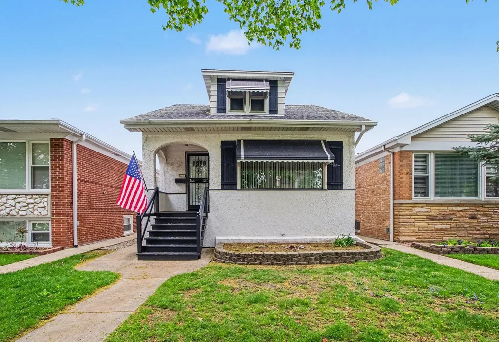 5335 North Moody Avenue Chicago IL 60630