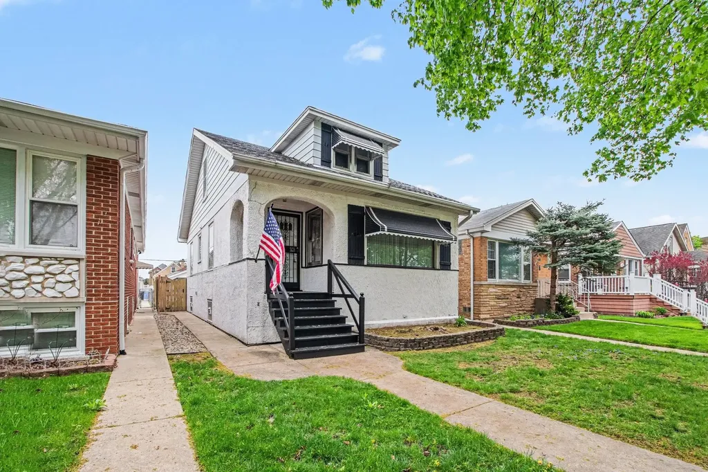 5335 North Moody Avenue Chicago IL 60630