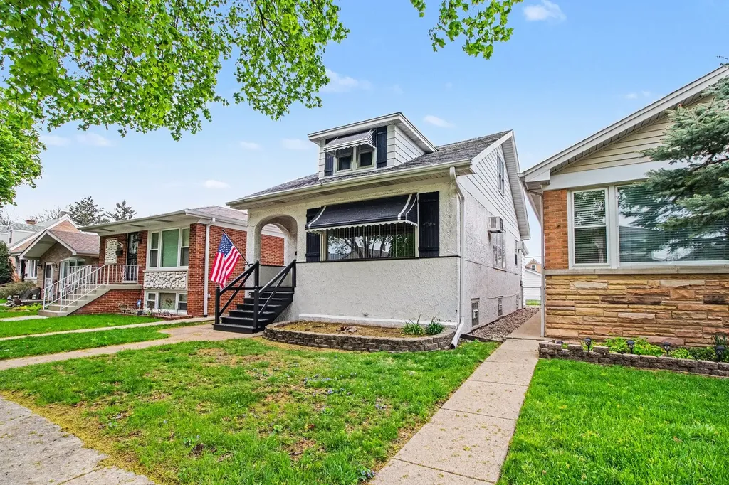 5335 North Moody Avenue Chicago IL 60630