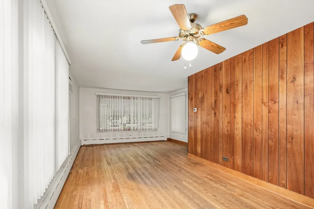 5335 North Moody Avenue Chicago IL 60630
