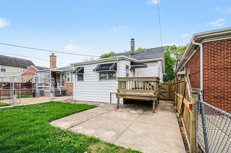 5335 North Moody Avenue Chicago IL 60630