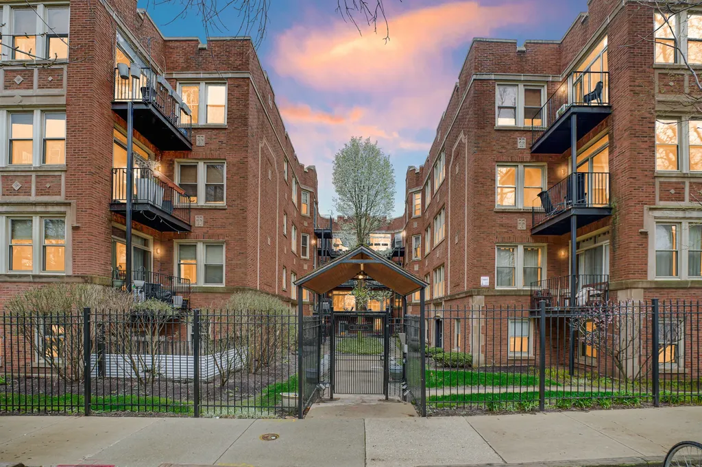 1659 West Pratt Boulevard Chicago IL 60626