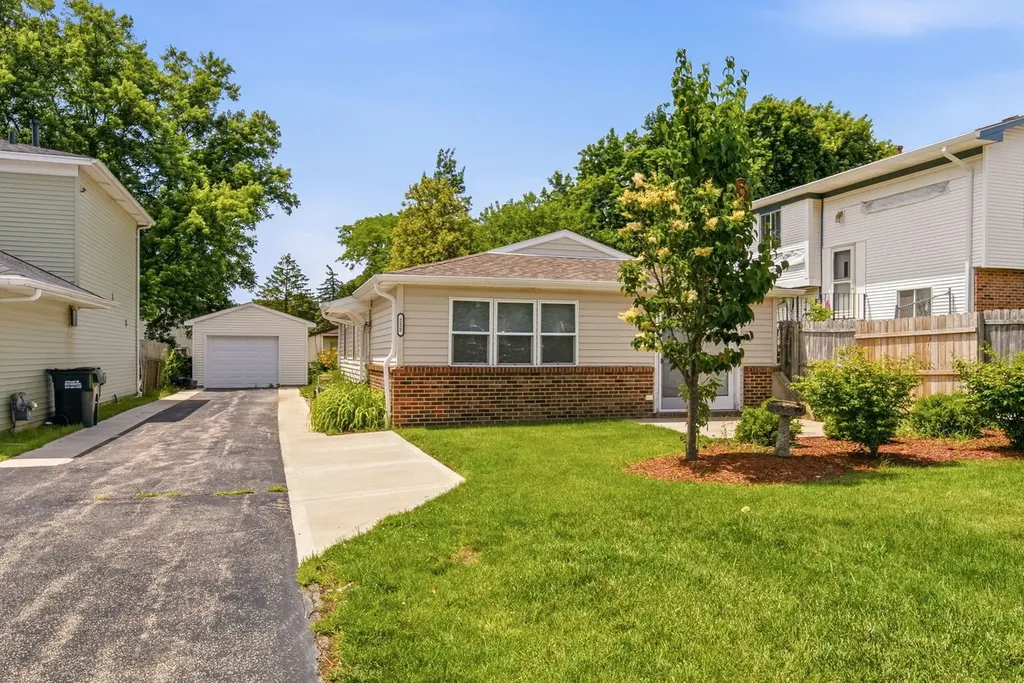 225 Mill Stream Drive Bolingbrook IL 60440