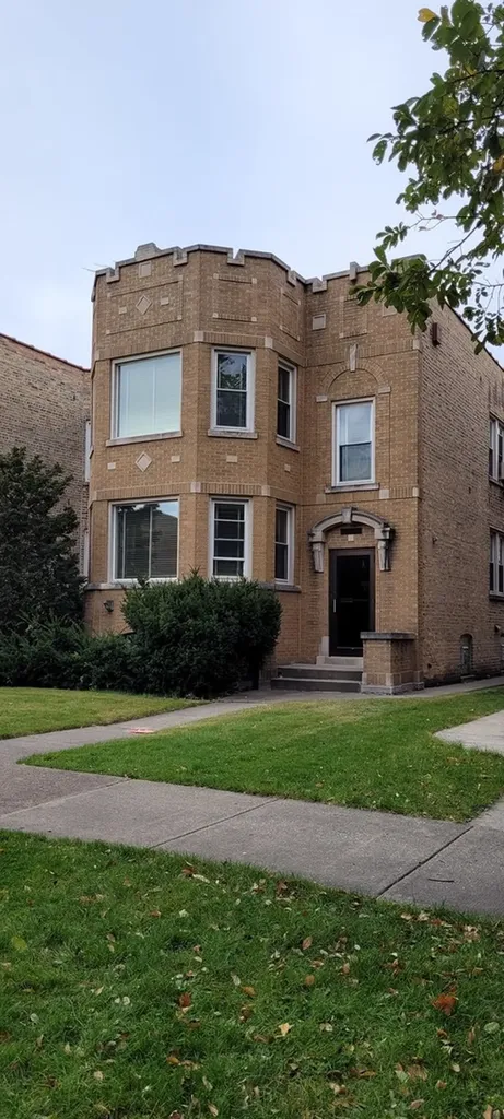 5228 West Hutchinson Street Chicago IL 60641