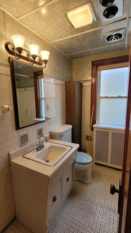 5228 West Hutchinson Street Chicago IL 60641