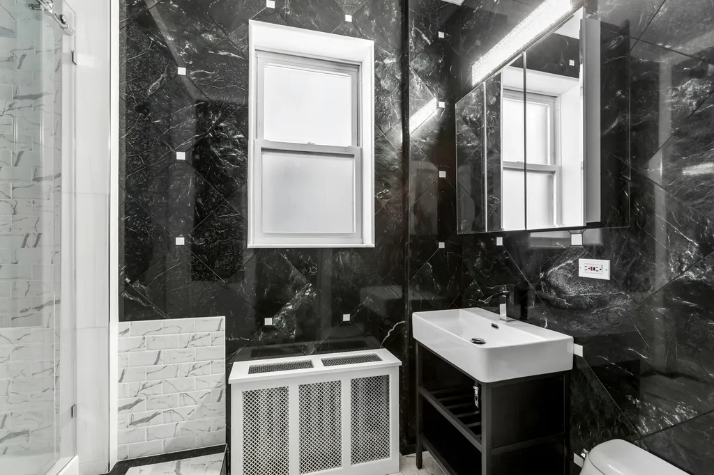 2912 North Commonwealth Avenue Chicago IL 60657