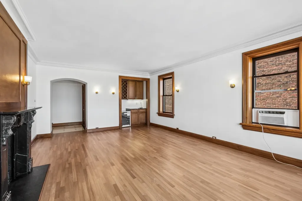 2912 North Commonwealth Avenue Chicago IL 60657