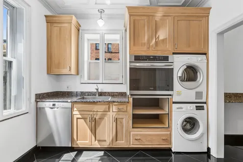 2912 North Commonwealth Avenue Chicago IL 60657