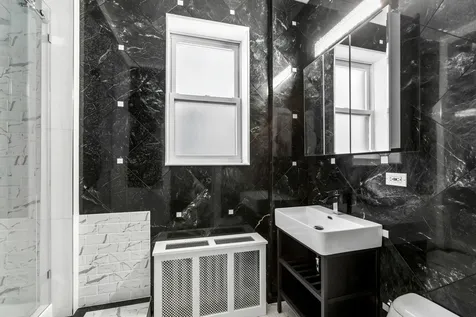 2912 North Commonwealth Avenue Chicago IL 60657