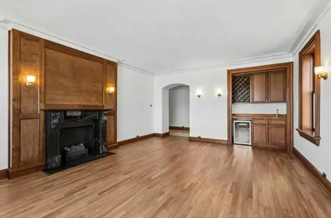 2912 North Commonwealth Avenue Chicago IL 60657