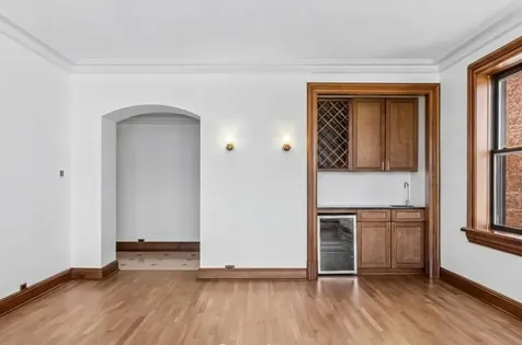 2912 North Commonwealth Avenue Chicago IL 60657