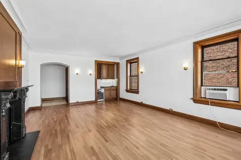 2912 North Commonwealth Avenue Chicago IL 60657