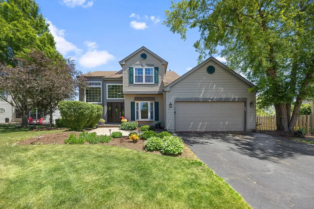 8 Elizabeth Court Lake In The Hills IL 60156