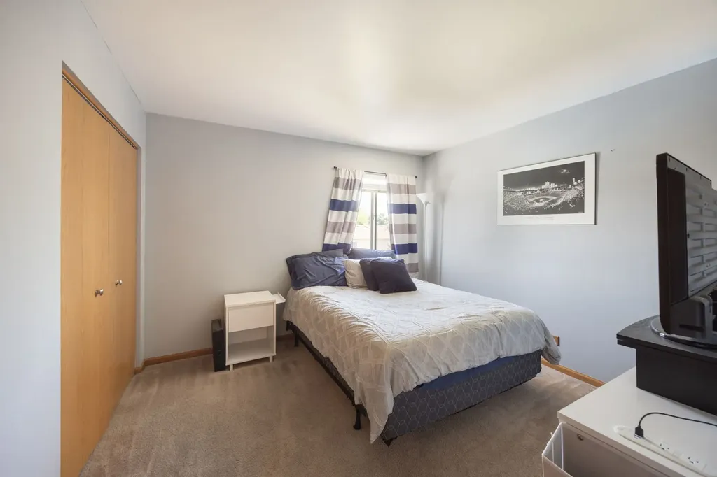 8 Elizabeth Court Lake In The Hills IL 60156