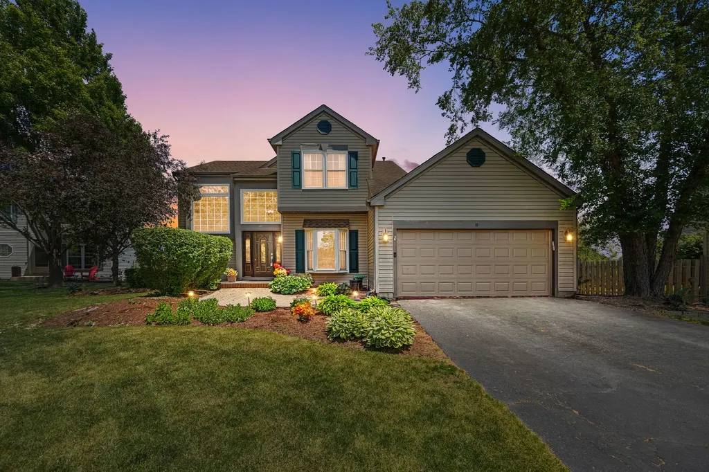 8 Elizabeth Court Lake In The Hills IL 60156