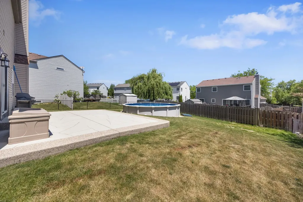 8 Elizabeth Court Lake In The Hills IL 60156