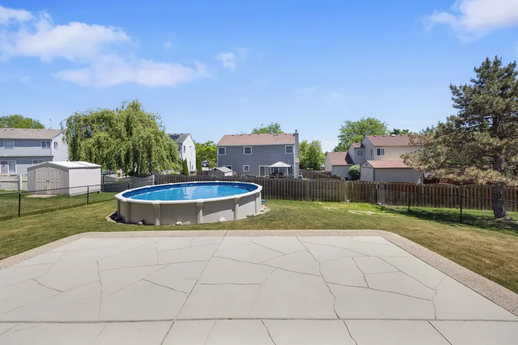8 Elizabeth Court Lake In The Hills IL 60156