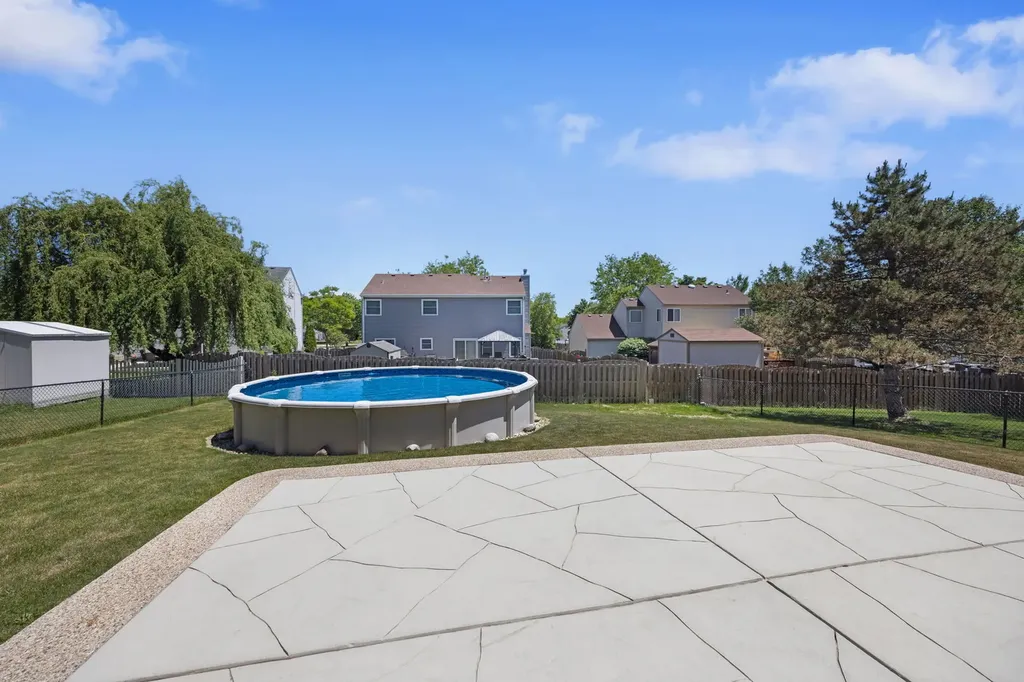 8 Elizabeth Court Lake In The Hills IL 60156