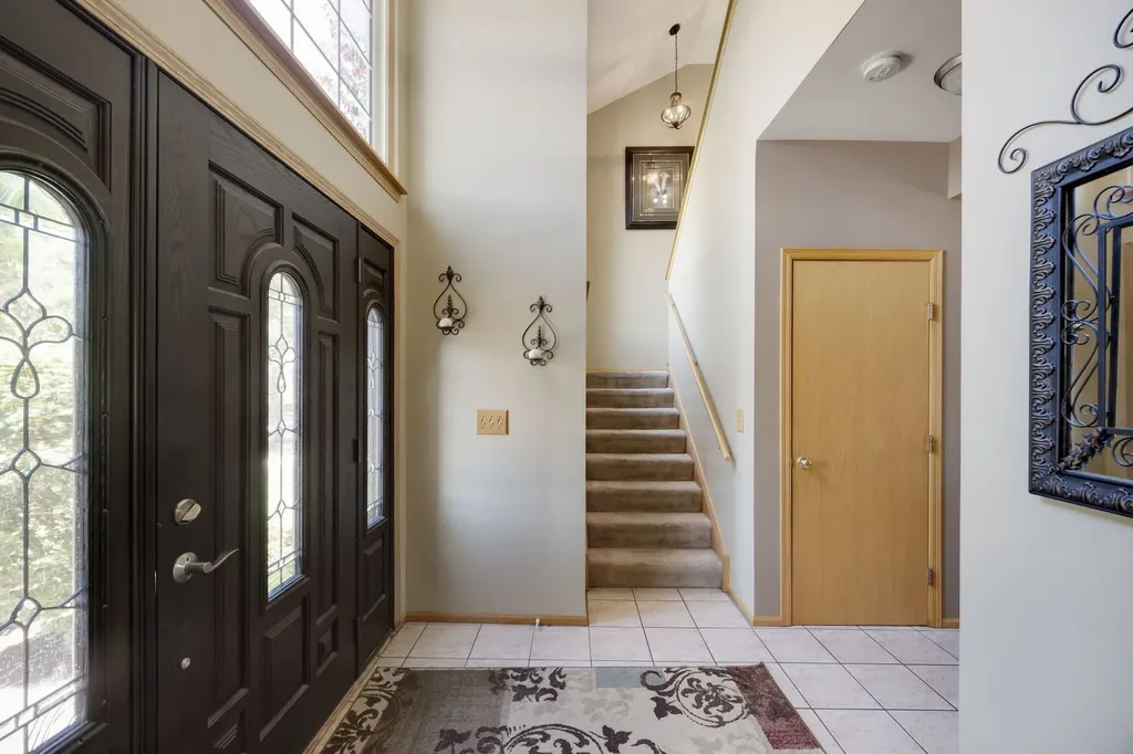 8 Elizabeth Court Lake In The Hills IL 60156