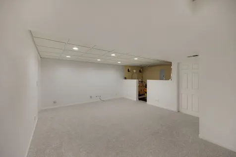 8 Elizabeth Court Lake In The Hills IL 60156