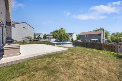 8 Elizabeth Court Lake In The Hills IL 60156