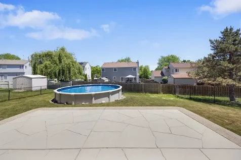 8 Elizabeth Court Lake In The Hills IL 60156