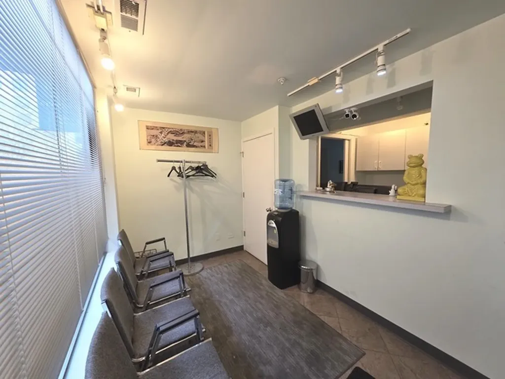 8019/8021 Lincoln Avenue Skokie IL 60077