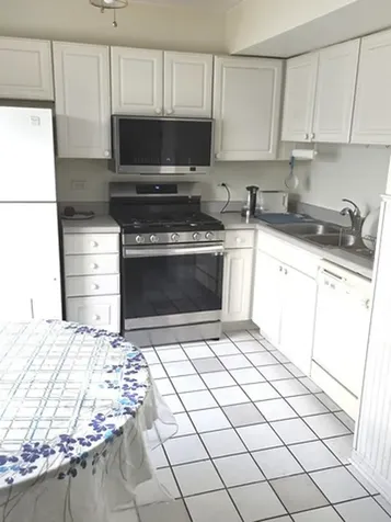 8019/8021 Lincoln Avenue Skokie IL 60077