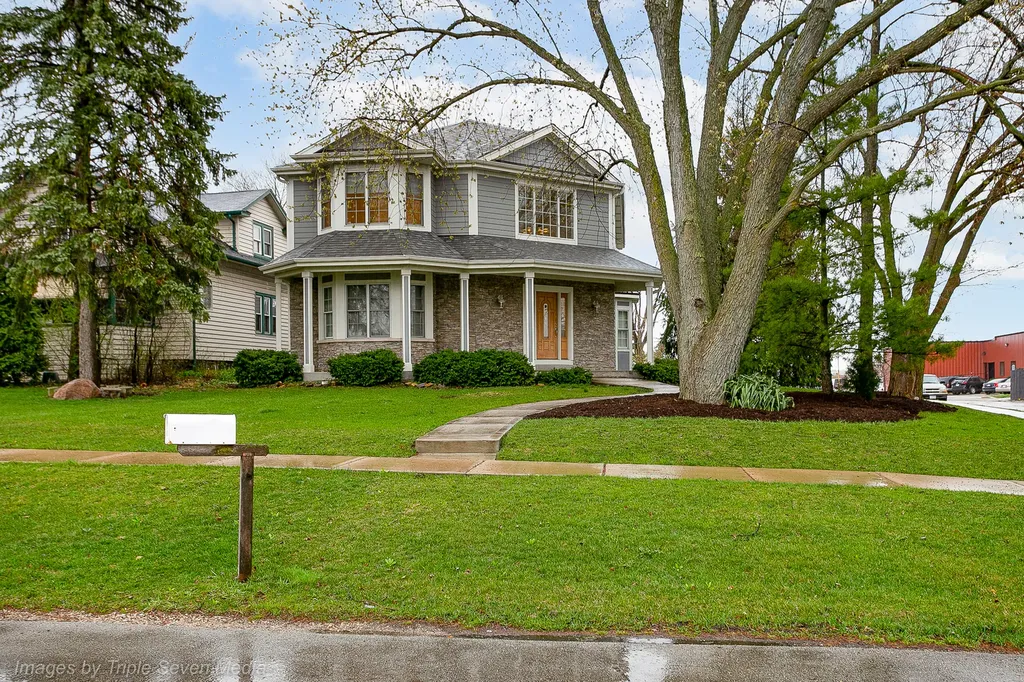 831 North Yale Avenue Villa Park IL 60181