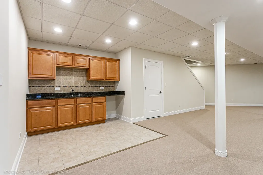 831 North Yale Avenue Villa Park IL 60181
