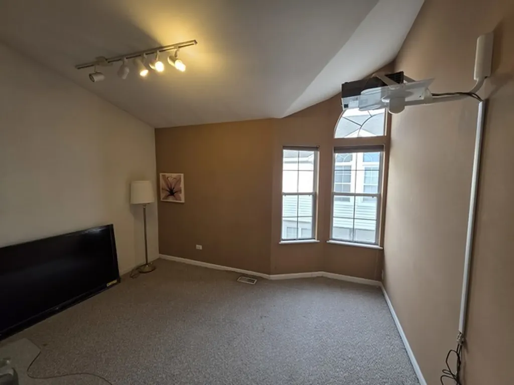 8019/8021 Lincoln Avenue Skokie IL 60077