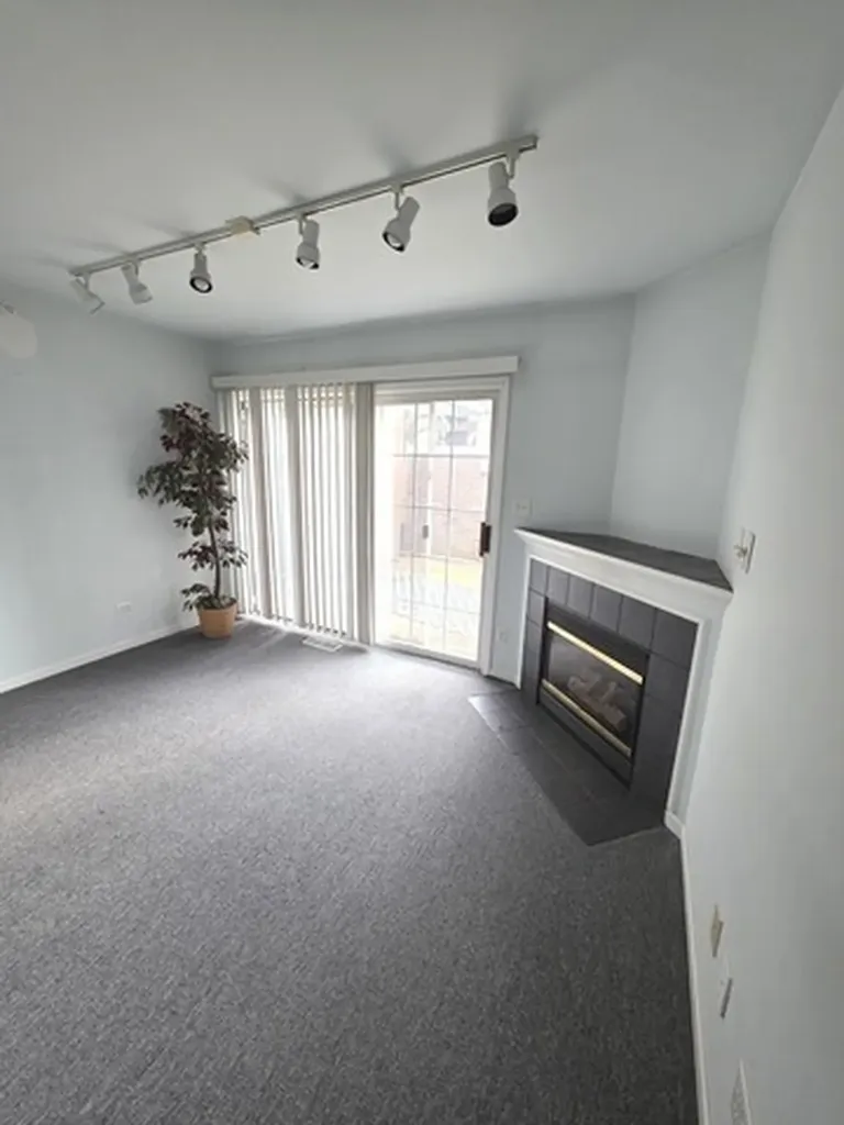 8019/8021 Lincoln Avenue Skokie IL 60077