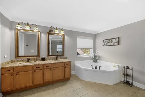 1139 Magnolia Road Mundelein IL 60060