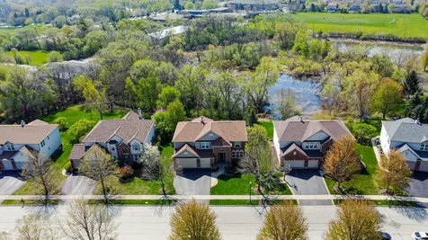 1139 Magnolia Road Mundelein IL 60060