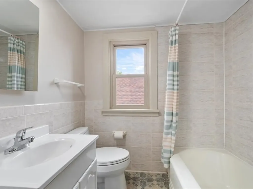2531 West Morse Avenue Chicago IL 60645