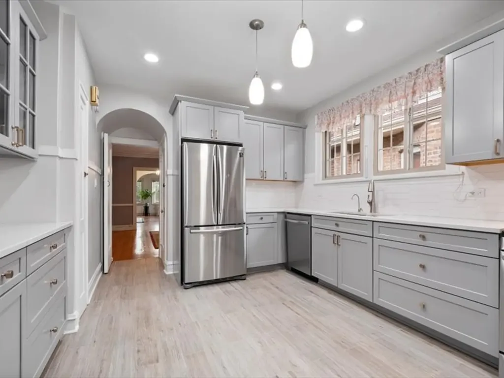 2531 West Morse Avenue Chicago IL 60645